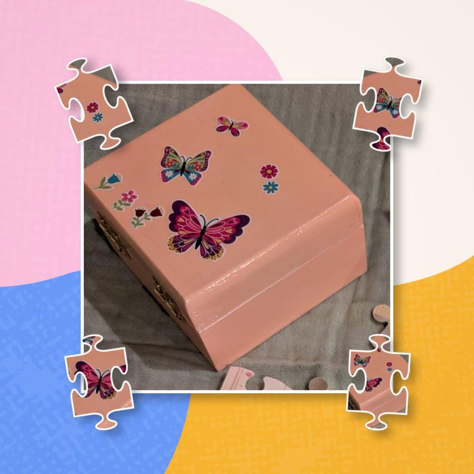 Caja de regalo rosada con mariposas